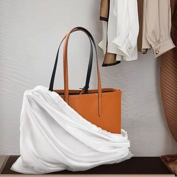Bag Dust Cover
15.7” x 19.6”
Or
15.75x11.81
Size shipped will vary - Picture 1 of 3